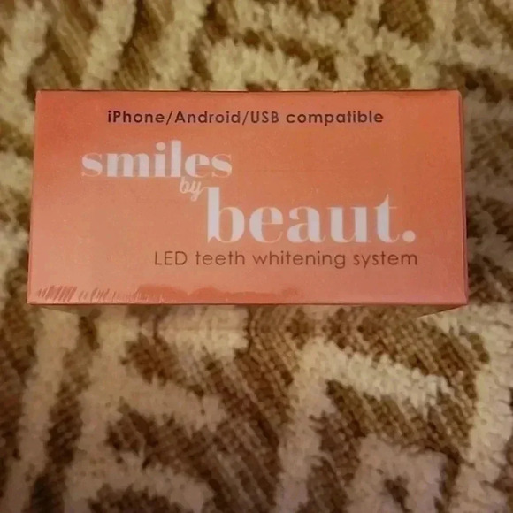 Smiles by beaut. LED Teeth Whitening System - Picture 2 of 3